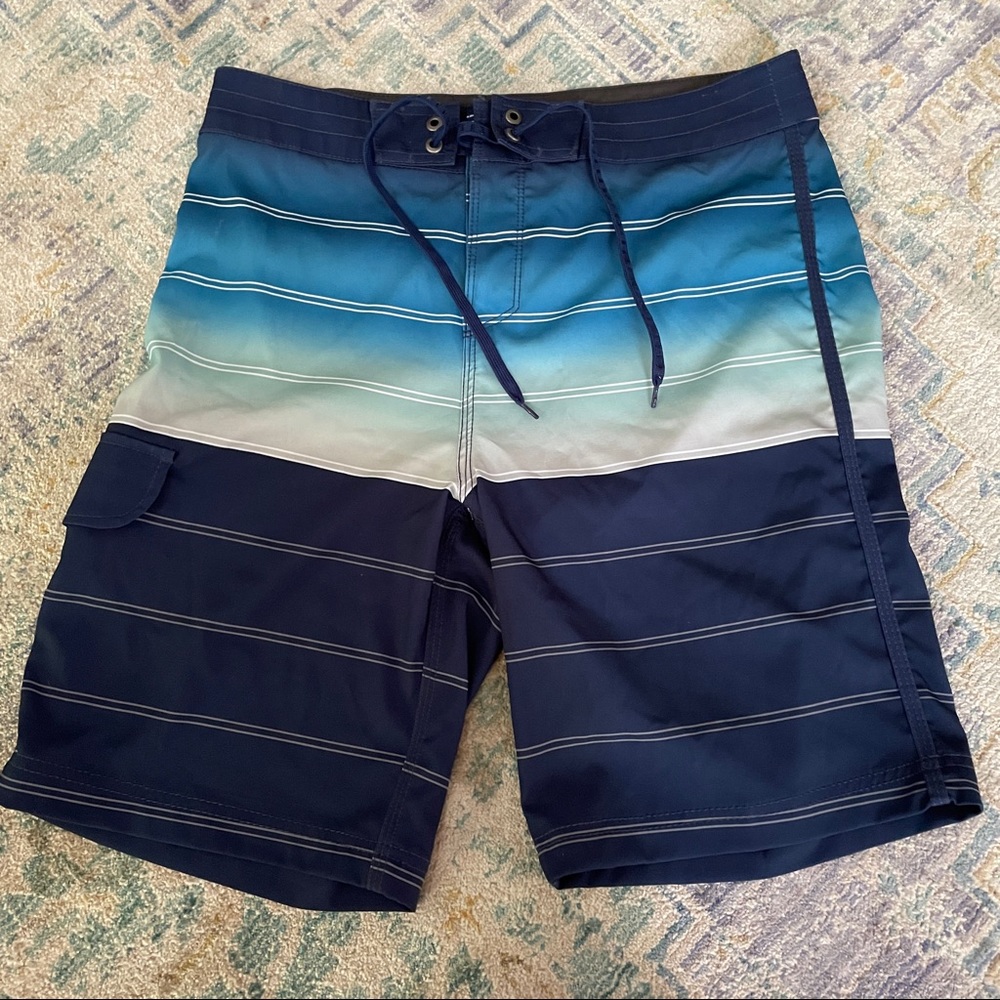 Mens Goodfellow & Co swim trunks in size 30 waist in excellent used condition
